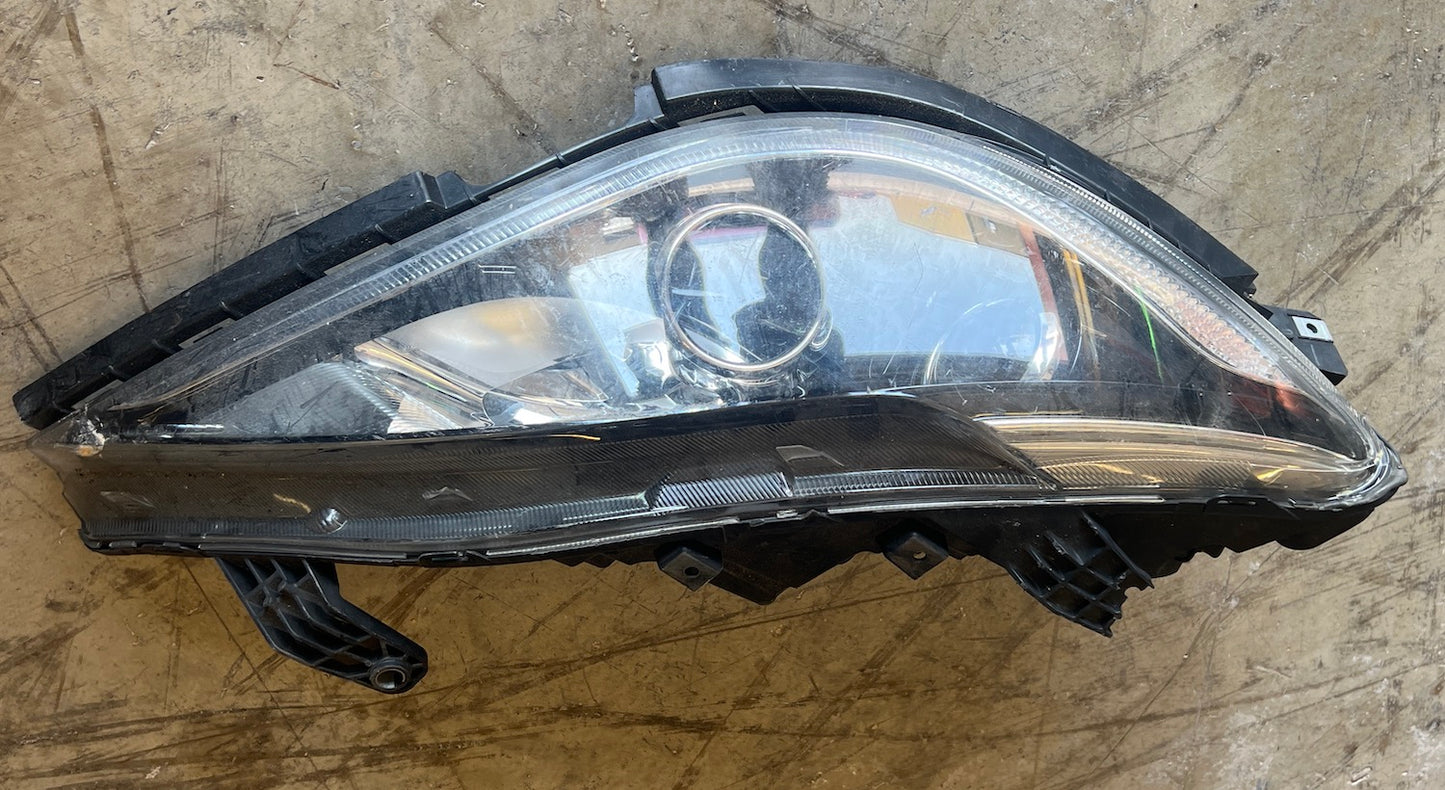 2017 Chrysler Pacifica Headlight